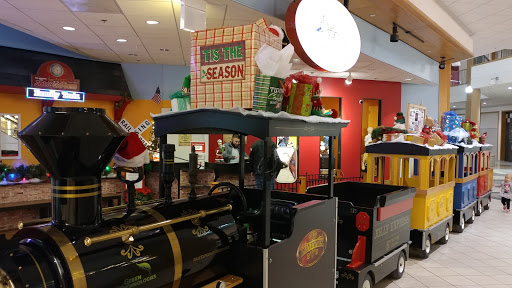 Shopping Mall «Stratford Square Mall», reviews and photos, 152 Stratford Dr, Bloomingdale, IL 60108, USA