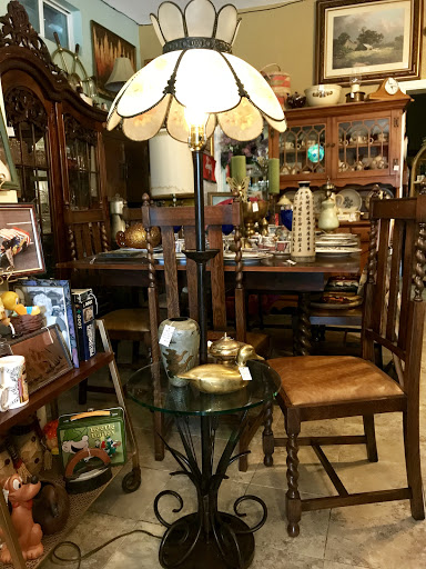 Nina's Antiques and Collectibles