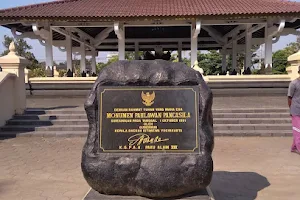 Monumen Pahlawan Pancasila Kentungan image