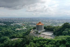 Five Lakes Park memorial pagoda image