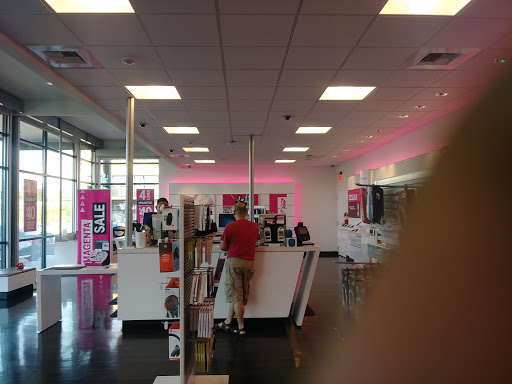 Cell Phone Store «T-Mobile», reviews and photos, 5914 6th Ave, Tacoma, WA 98406, USA