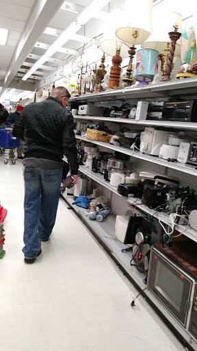 Thrift Store «Goodwill Retail Store of Florissant», reviews and photos, 472 Lindbergh Blvd, Florissant, MO 63031, USA