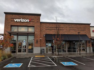 Cell Phone Store «Verizon», reviews and photos, 2695 SW Cedar Hills Blvd #100, Beaverton, OR 97005, USA