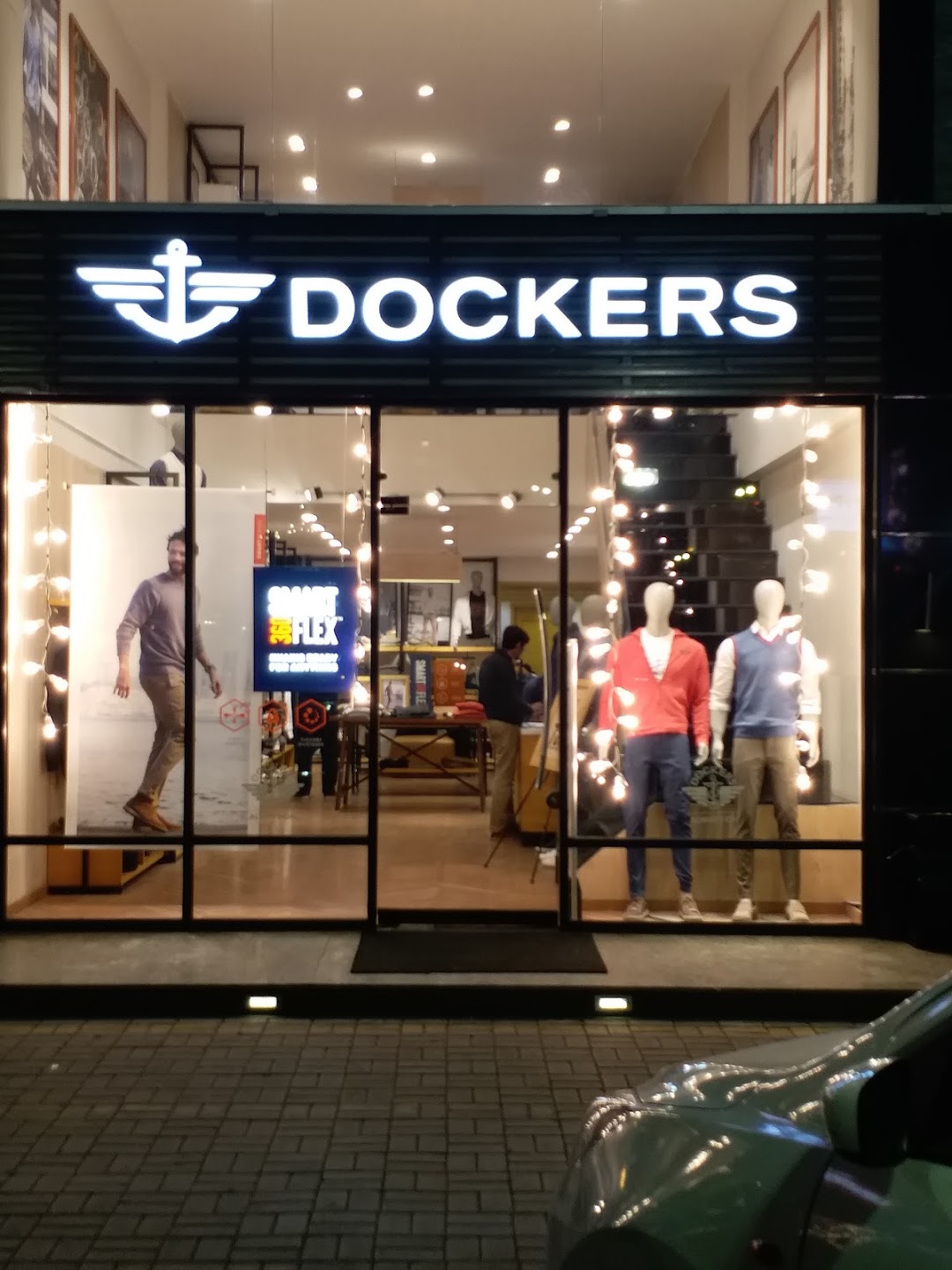 DOCKERS
