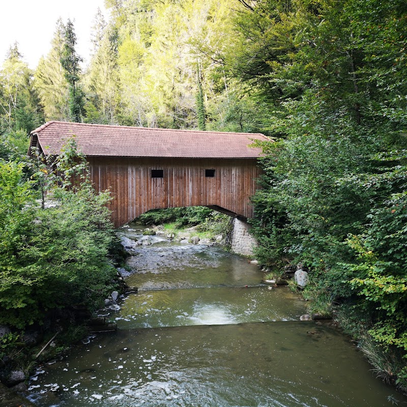 historische Holzbrücke über die Lorze