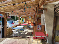 Atmosphère du Restaurant de cuisine fusion Les P’Tits ZaZous à Saint-Julien-en-Born - n°6