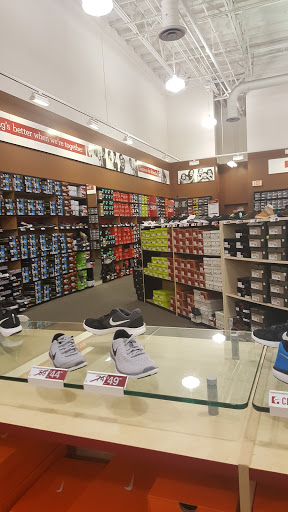 Shoe Store «Famous Footwear», reviews and photos, 18049 NW Evergreen Pkwy, Beaverton, OR 97006, USA