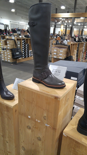 Shoe Store «DSW Designer Shoe Warehouse», reviews and photos, 12160 Blue Valley Pkwy, Overland Park, KS 66213, USA