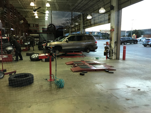 Tire Shop «Discount Tire», reviews and photos, 6616 Northwest Hwy, Dallas, TX 75231, USA
