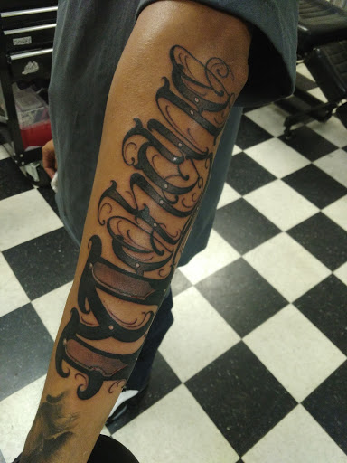 Tattoo Shop «Cali Soul Tattoo», reviews and photos, 4751 N Blackstone Ave, Fresno, CA 93726, USA