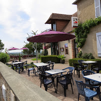 Atmosphère du Restaurant français Hostellerie Du Bourg d'Hem à Le Bourg-d'Hem - n°1