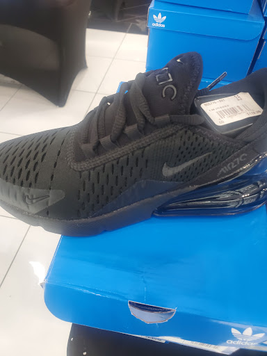 Shoe Store «Shoe Palace», reviews and photos, 554 N Wilson Way, Stockton, CA 95025, USA