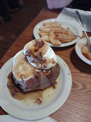 American Restaurant «Cracker Barrel Old Country Store», reviews and photos, 6055 Som Center Rd, Willoughby, OH 44094, USA