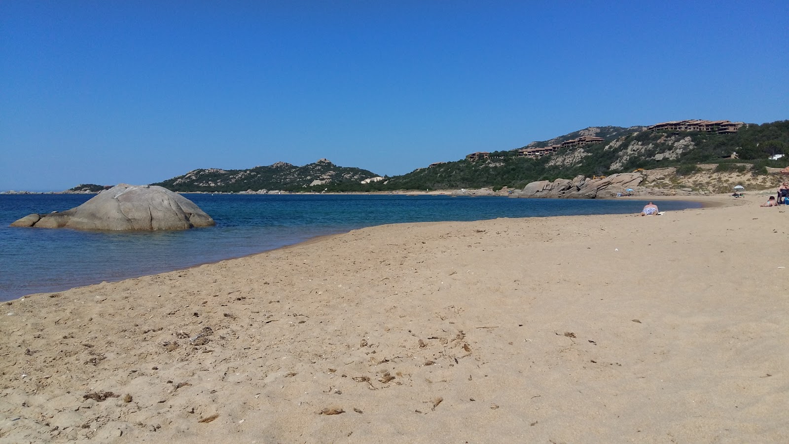 Foto van Spiaggia Su Sarrale II met ruime baai