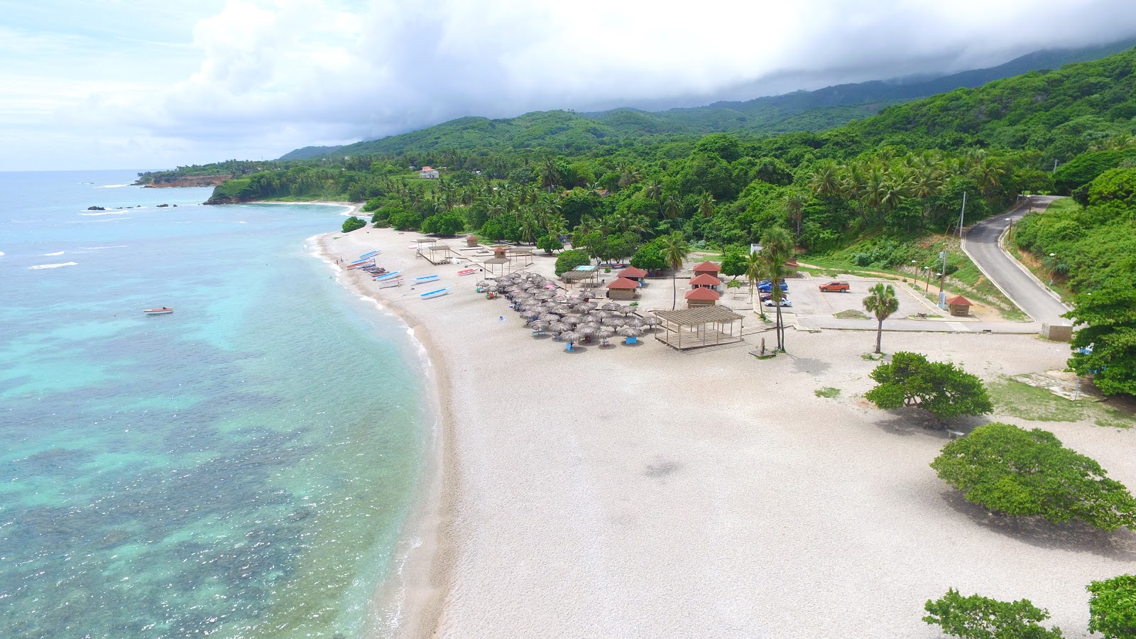 Foto di El Quemaito beach e il suo bellissimo paesaggio