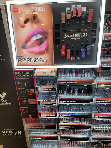 Cosmetics Store «Ulta Beauty», reviews and photos, 2155 W 22nd St #7, Oak Brook, IL 60523, USA