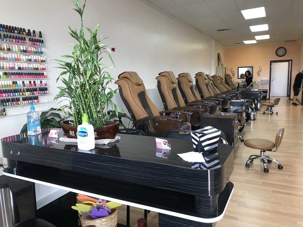 LA Nails & Spa 35750