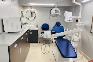 Happy Smiles Dental Care Implant & Maxillofacial Centre image