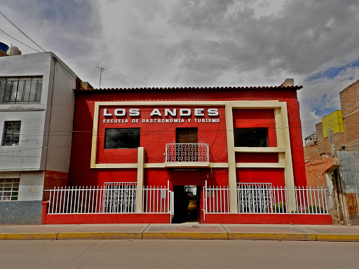 Los Andes Escuela de Gastronomía y Turismo