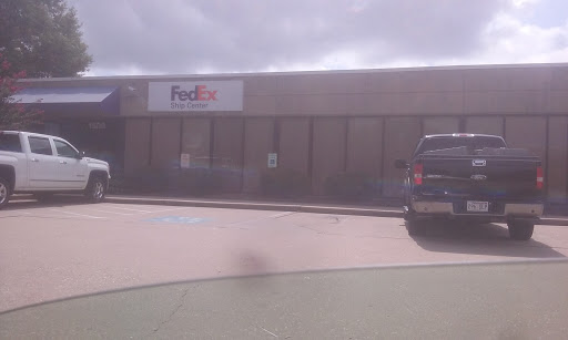 Shipping and Mailing Service «FedEx Ship Center», reviews and photos, 1500 Westpark Dr, Little Rock, AR 72204, USA