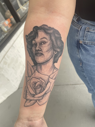 Explore easy henna tattoo ideas, creative tattoo ideas in Atlanta, available at Empyrean Tattoo Studio