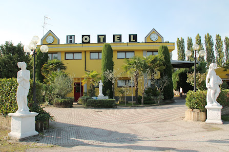 Hotel I Laghetti Snc SS16 Adriatica, 640, 45038 Polesella RO, Italia