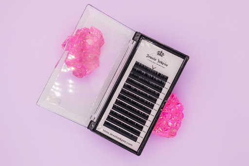 Explore praying mantis tattoo ideas, creative tattoo ideas in Naples, available at Jewels Inkpire