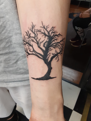 Tattoo Shop «Art In Motion Inc Tattooing», reviews and photos, 415 S Broadway St, Medina, OH 44256, USA