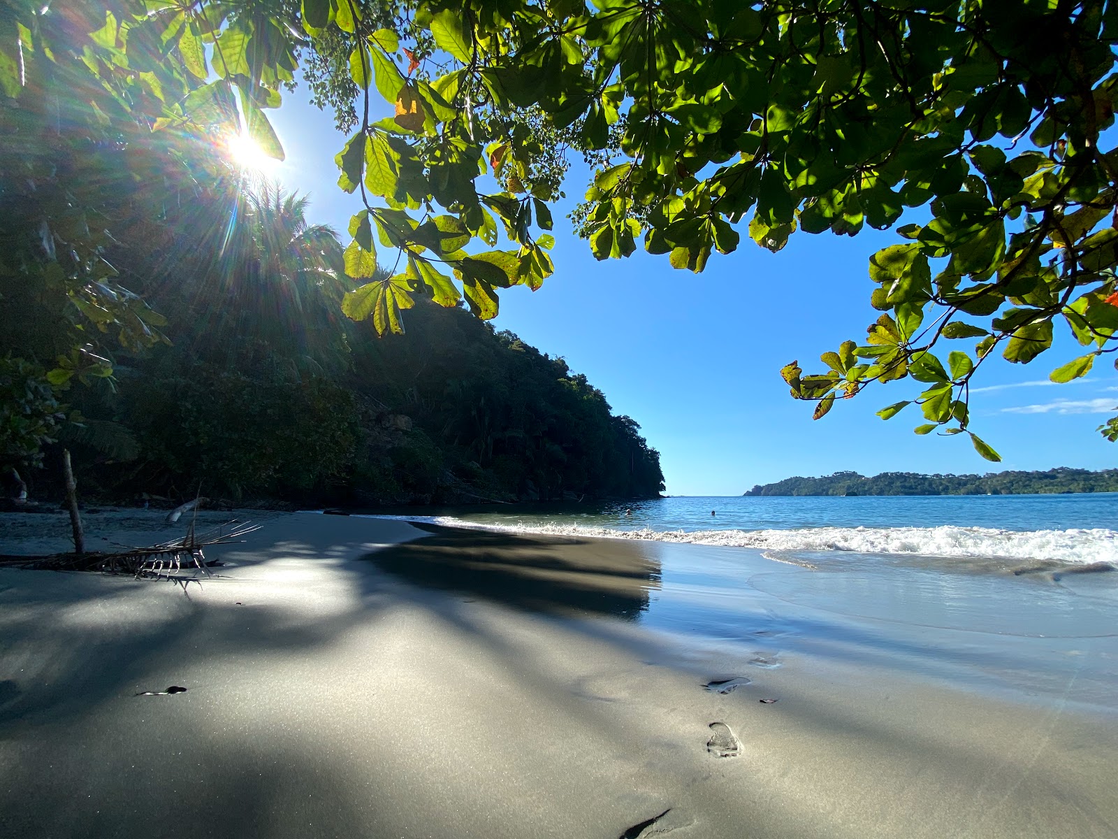 Zdjęcie Playa Espadilla Sur z poziomem czystości wysoki