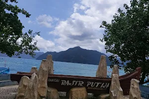 Pantai Pasir Putih Prigi image