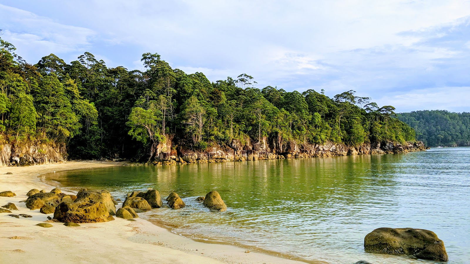 Foto von Telok Limao Beach mit beiger sand Oberfläche