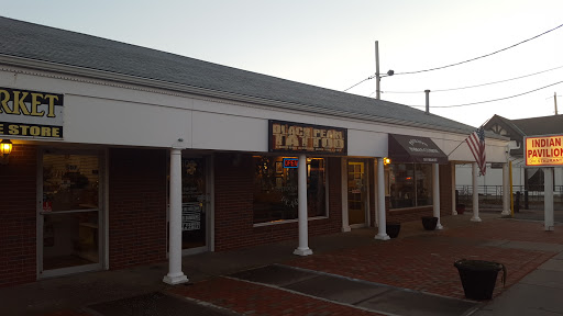 Tattoo Shop «Black Pearl Tattoo Studio & Gallery», reviews and photos, 509 Main St, Hyannis, MA 02601, USA