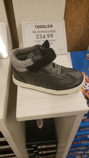 Shoe Store «DSW Designer Shoe Warehouse», reviews and photos, 7670 Richmond Hwy, Alexandria, VA 22306, USA