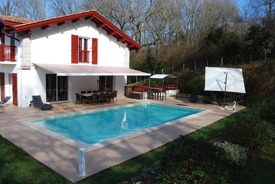 Villa Oihana:Location villa/gite 10 personnes piscine/pool Côte Basque Pays Basque Basque Country à Saint-Pée-sur-Nivelle (Pyrénées-Atlantiques 64)