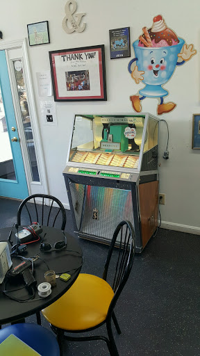 Ice Cream Shop «C&C Frozen Treats», reviews and photos, 409 E Main St, Front Royal, VA 22630, USA