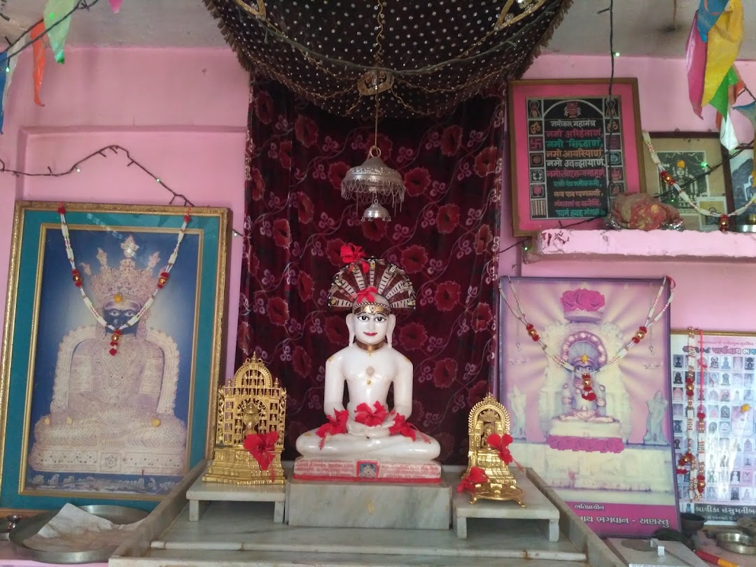 Shree Parshwanath Gruh Jinalaya (Jain Derasar / Temple)