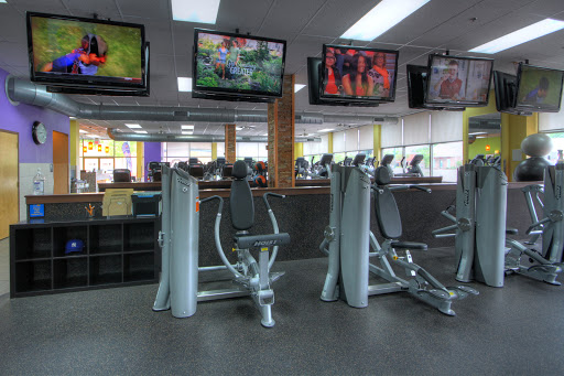 Health Club «Onelife Fitness - Newport News 24 Hour Xpress Gym», reviews and photos, 11805 Fountain Way, Newport News, VA 23606, USA