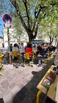 Atmosphère du Restaurant servant le petit-déjeuner Café de la Roquette à Arles - n°20