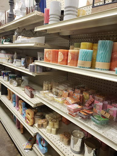 Home Goods Store «At Home», reviews and photos, 1325 N Meacham Rd, Schaumburg, IL 60173, USA