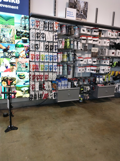 Bicycle Store «The Trek Bicycle Store of Kansas City-Shawnee», reviews and photos, 10412 Shawnee Mission Pkwy, Shawnee, KS 66203, USA