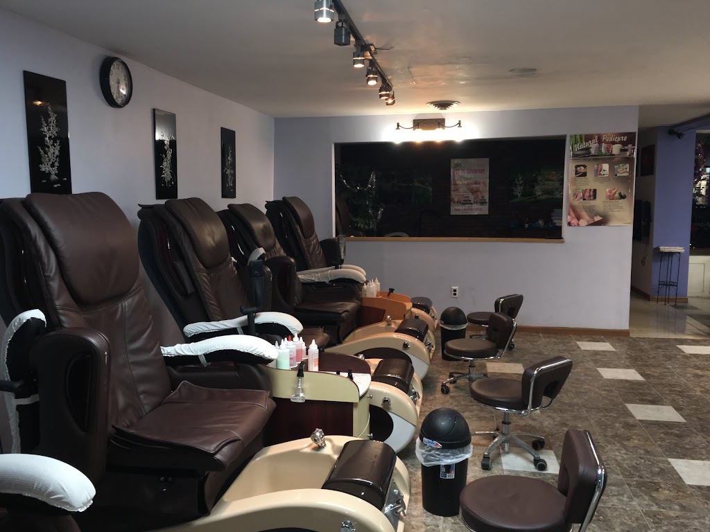 RENDEZVOUS NAILS & SPA 53821
