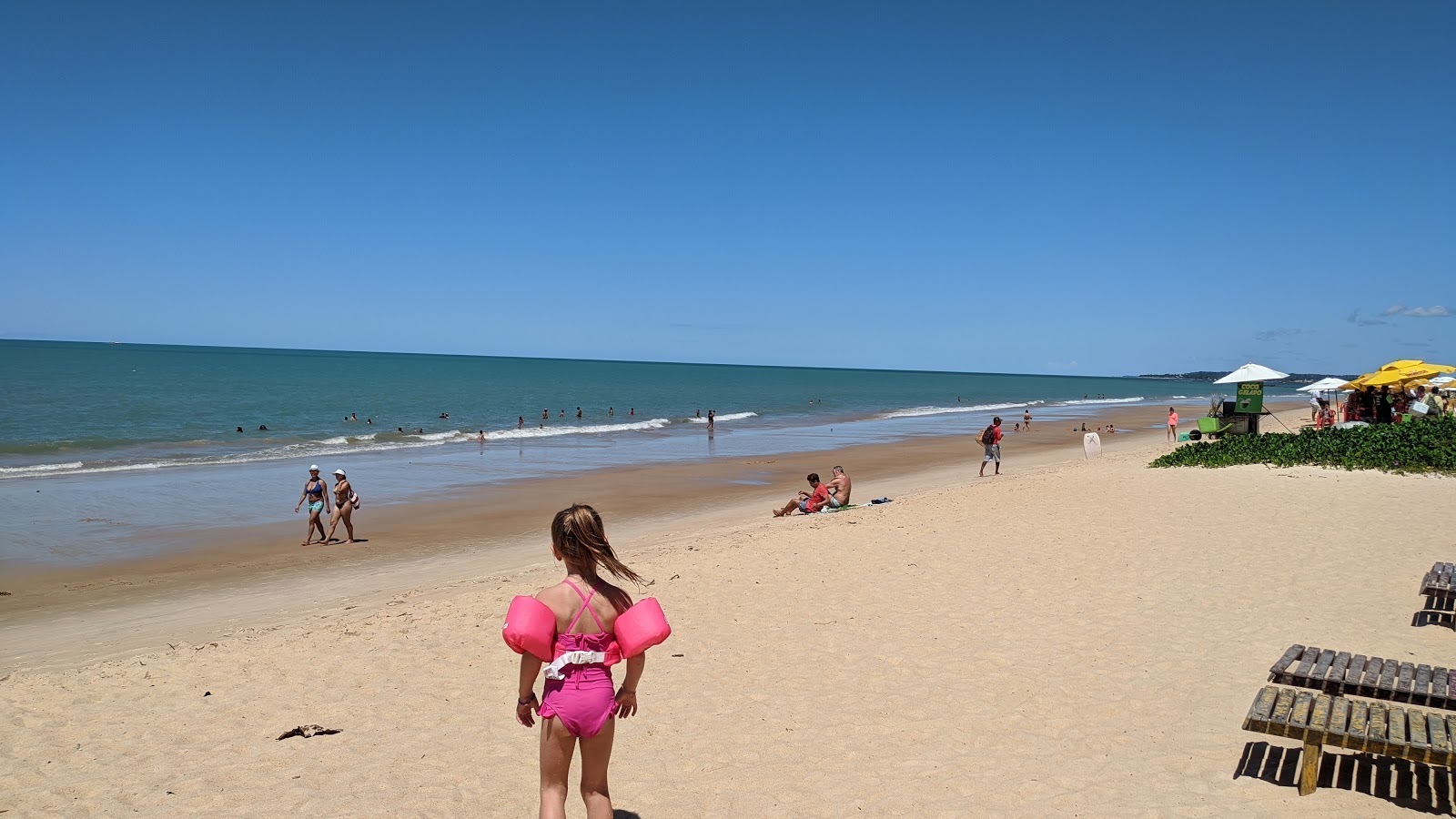 Foto von Praia Do Mundai mit türkisfarbenes wasser Oberfläche