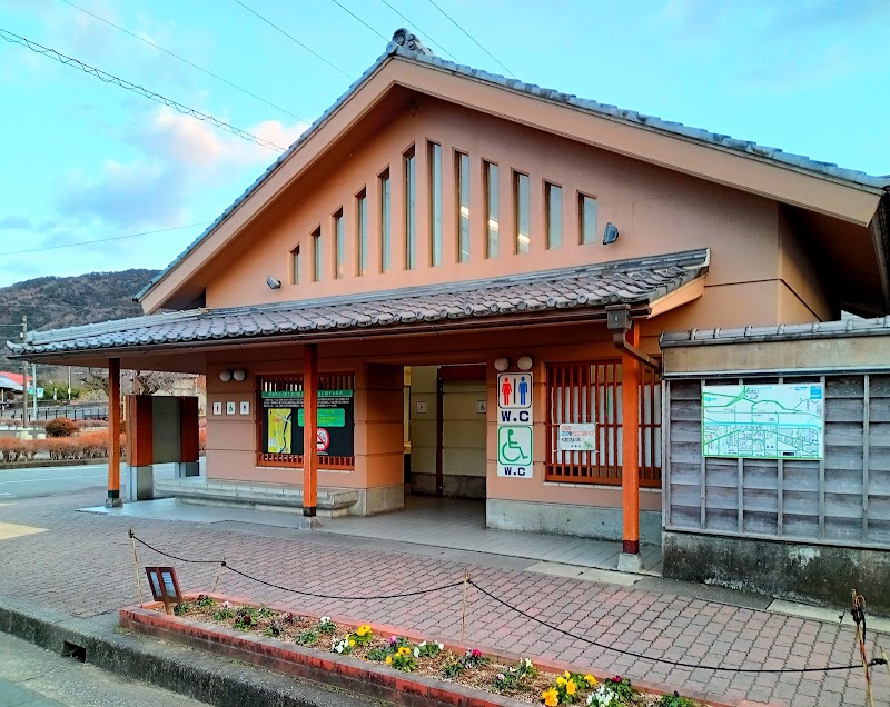 公衆トイレ（藤波長官遺跡 横）