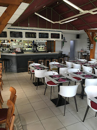 Atmosphère du Restaurant L' Entrepotes à Garlin - n°11