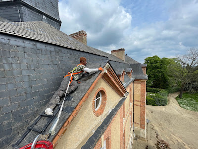 Couvreur Le Mans - D.Chasagrande: Nettoyage toiture - Étanchéité - fuites - traitement de charpente à Le Mans