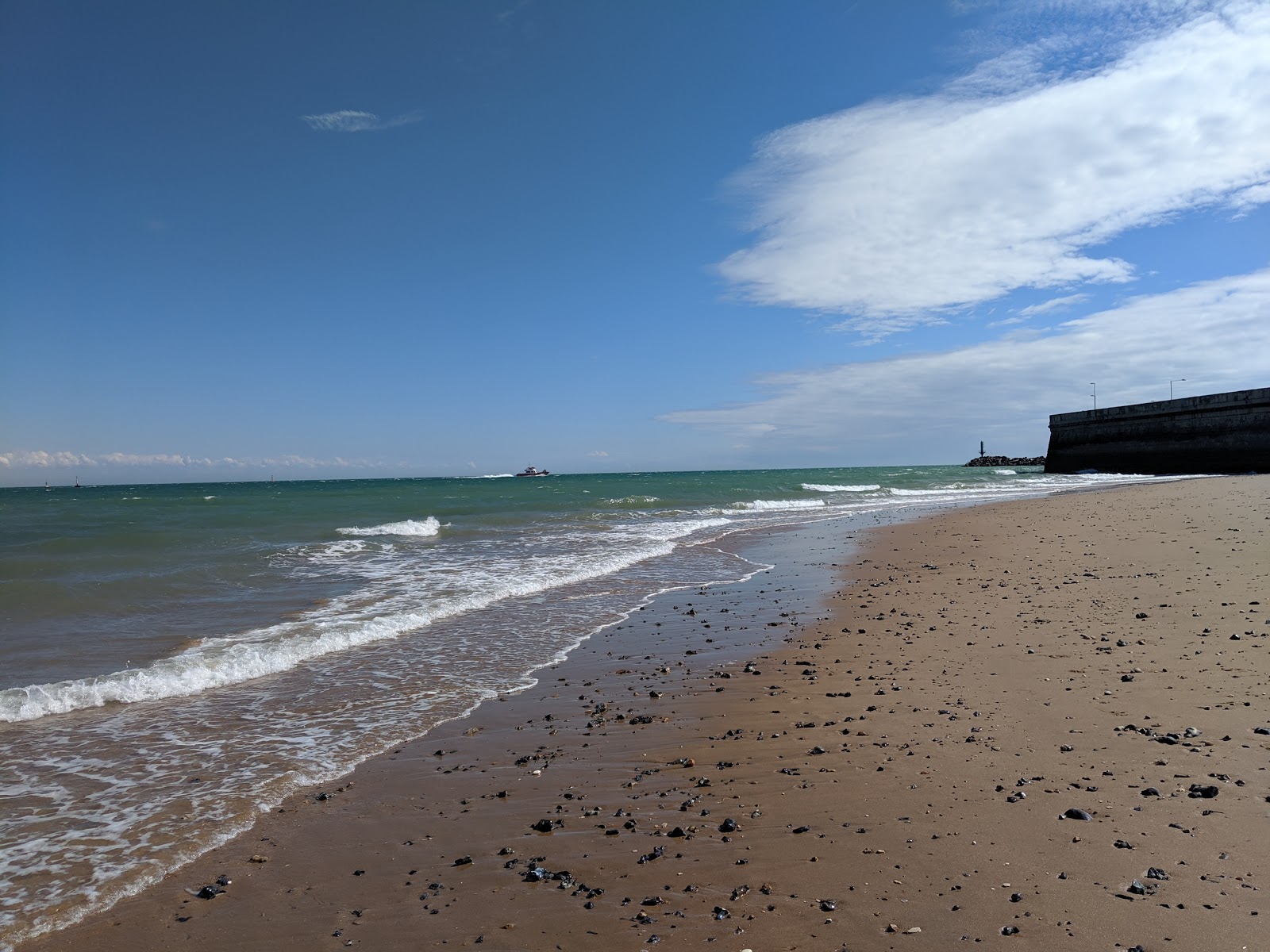 Photo of Ramsgate beach West and the settlement