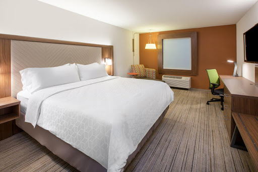 Holiday Inn Express & Suites Dallas Market Ctr - Love Field, an IHG Hotel