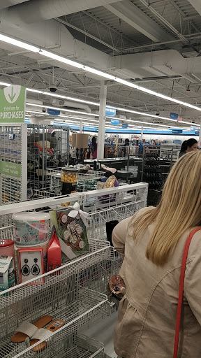 Clothing Store «Ross Dress for Less», reviews and photos, 7511 Lemont Rd, Darien, IL 60561, USA