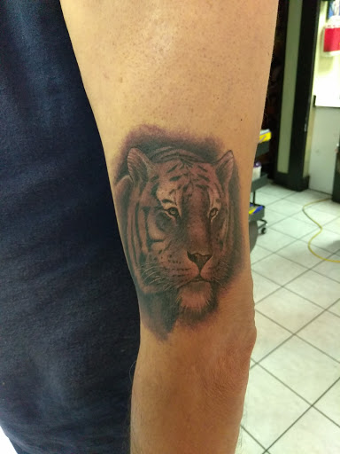 Tattoo Shop «Unlimited Tattoo», reviews and photos, 359 S Irwindale Ave, Azusa, CA 91702, USA