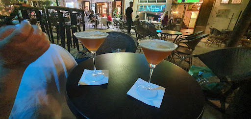 Sunset Lounge Bar - C. Real, numero 7, 29680 Estepona, Málaga
